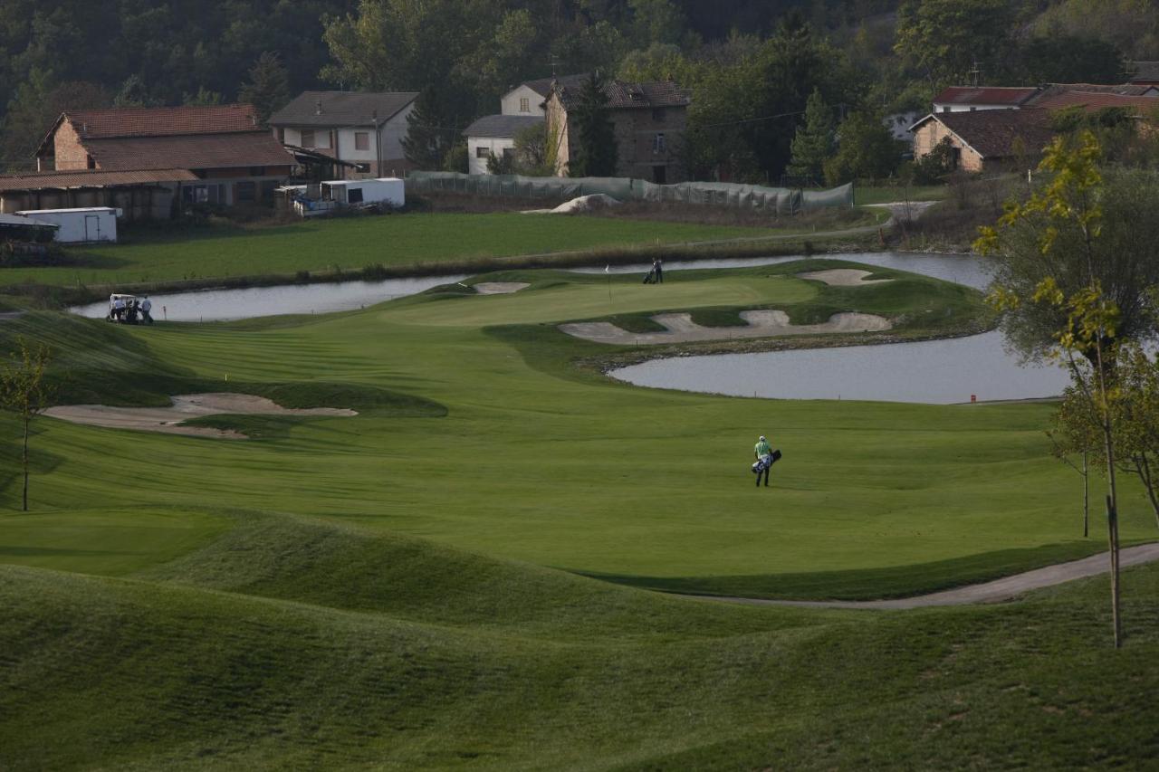 Golf Valcurone Hotel Momperone Exterior photo