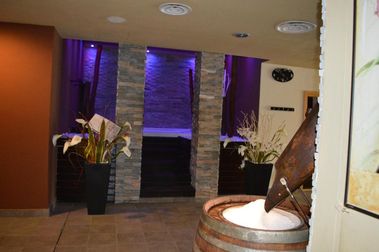 Golf Valcurone Hotel Momperone Exterior photo